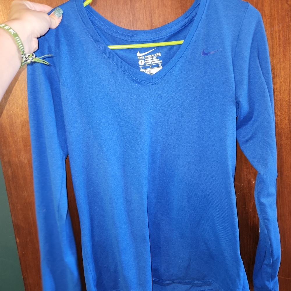 Small Nike Tee Dry fit long sleeve